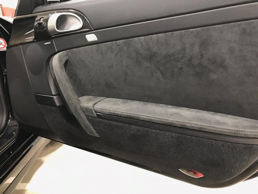 Детали интерьера Porsche 911 GT2 (997) 2008 года  (NA) (фото 85 из 107)
